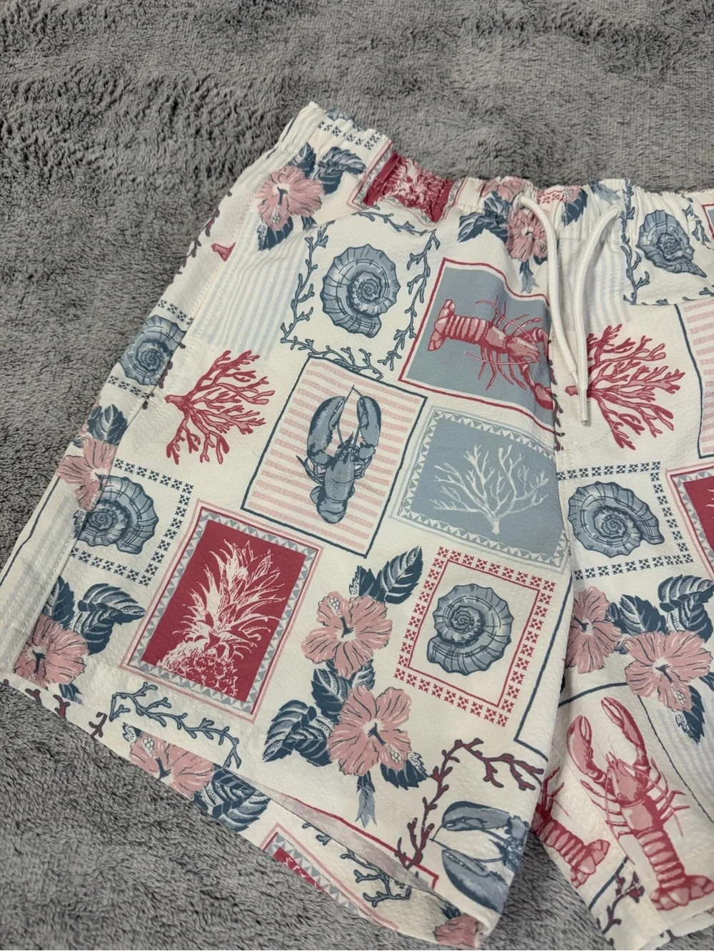 Hollister Men's size small Cream Floral & Coastal Print Swim Shorts